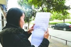 把手里崭新的电脑举着—mt4网站下载